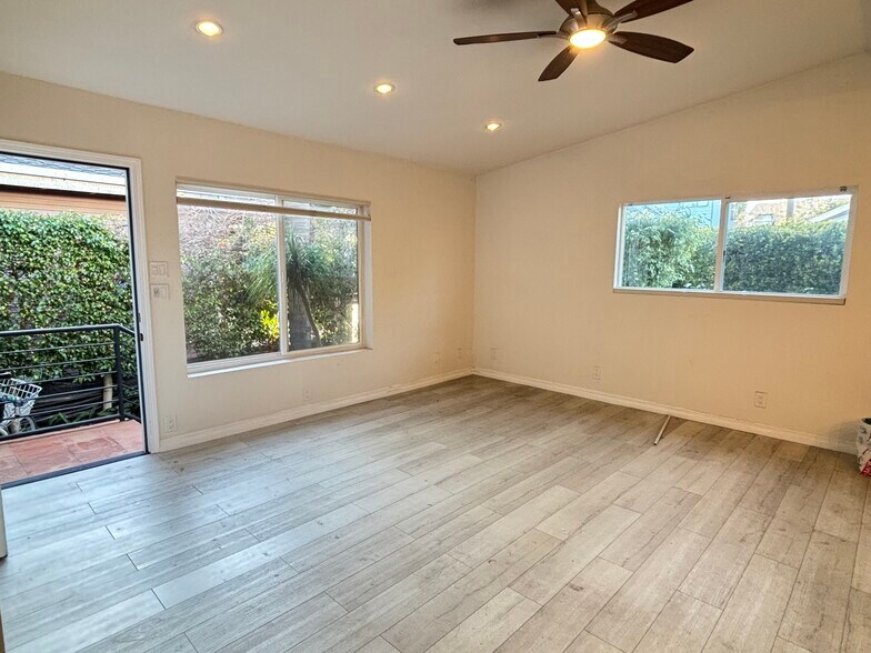 Unit 1 - 538 Brooks Ave