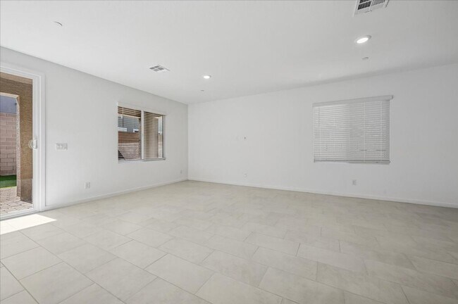 Building Photo - Beautiful New Home in Black Mountain Planned Community