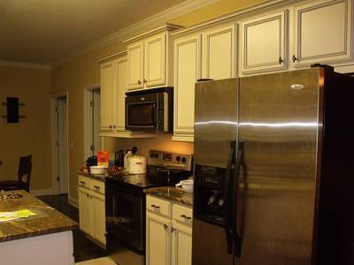 Building Photo - AVAILABLE LATE MARCH 2026