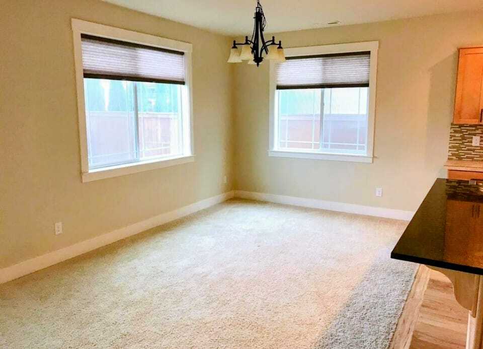 Lower floor - Dining - 552 NE 77th Ave