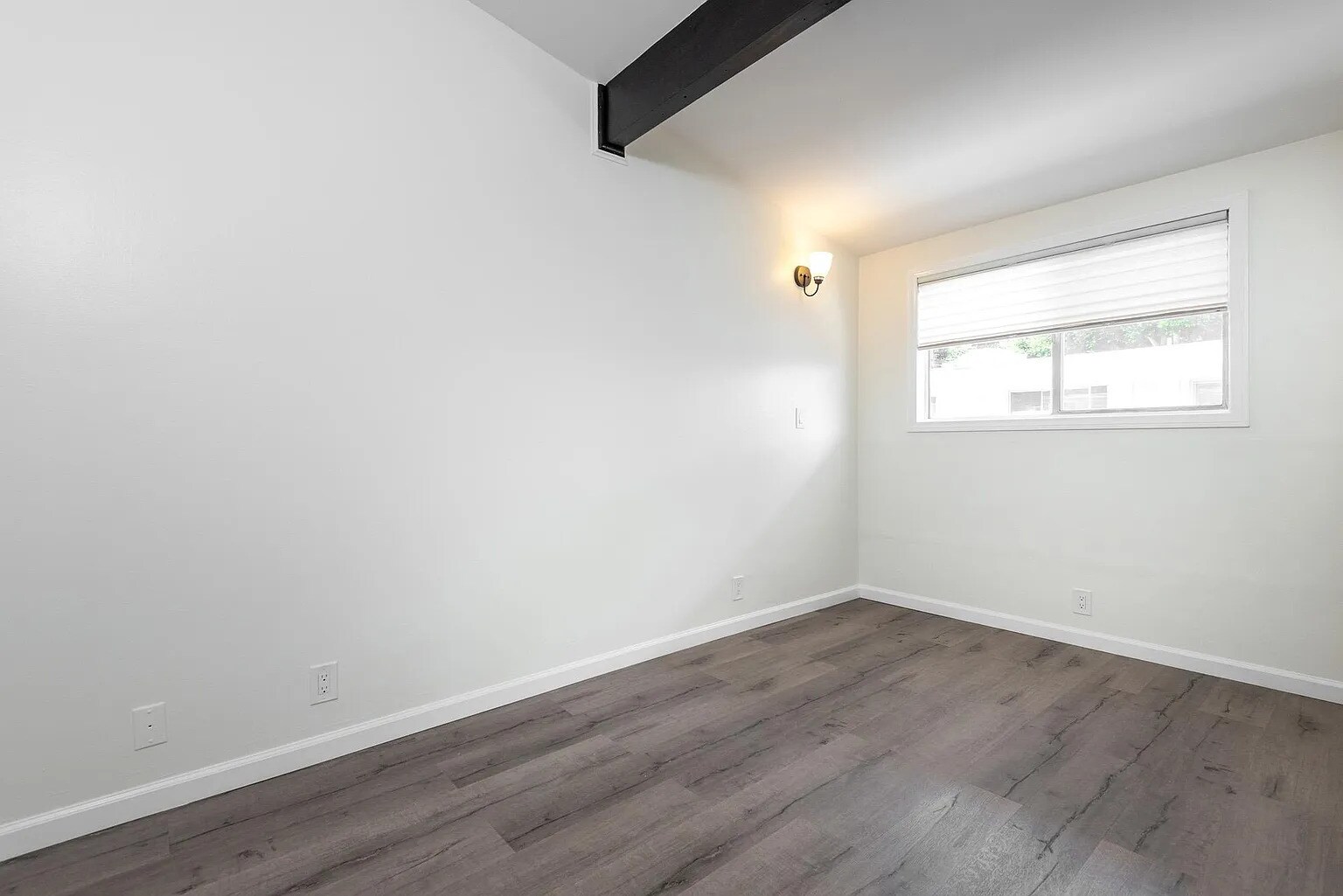 Building Photo - 4040 Grand View Blvd