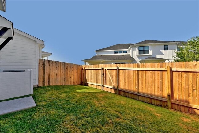 Building Photo - 252 Fieldwood Dr