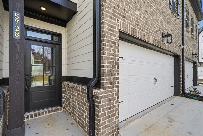 Building Photo - 5728 Urban Vlg Wy