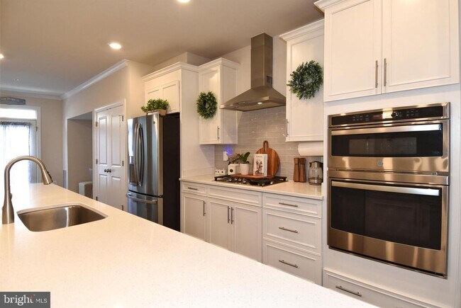 Building Photo - Location!! Like-New!! Convenience!!