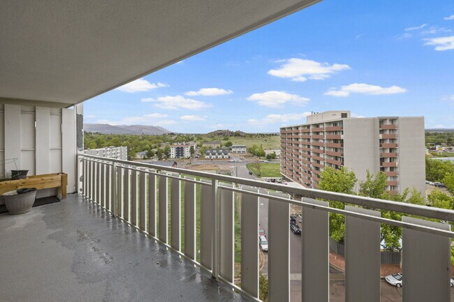 Building Photo - Live Above It All at the Satellite Condo 1 bed 1 bath!