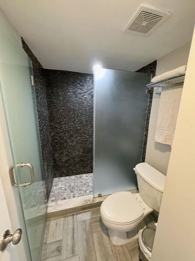 Building Photo - 300 Scotia Dr