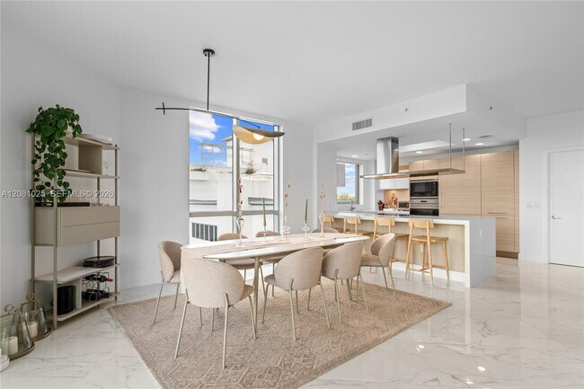 Building Photo - 17111 Biscayne Blvd