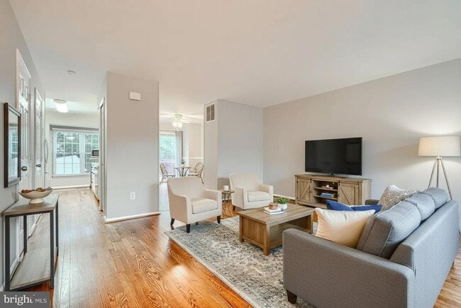 Building Photo - 309 Overlea Pl