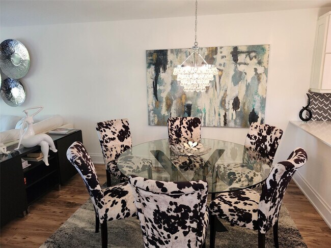 Building Photo - 301 Cambridge Rd