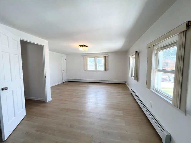 Building Photo - 30 Castle Ln