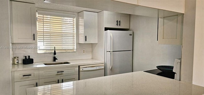 Building Photo - 6339 La Costa Dr