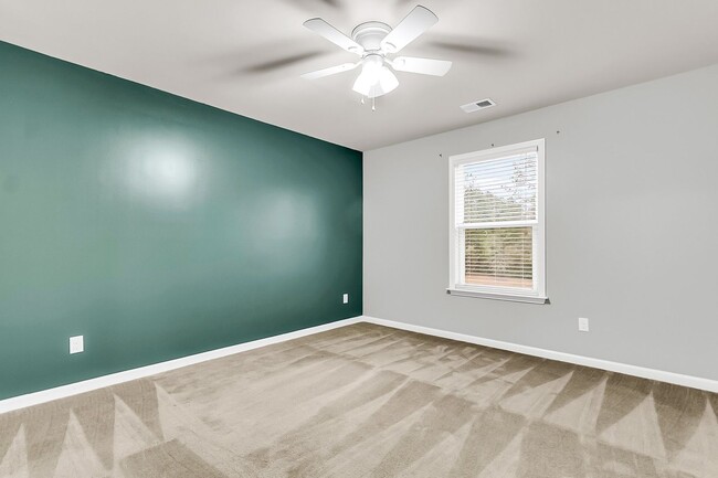 Building Photo - Bright and Spacious Home in Summerville!