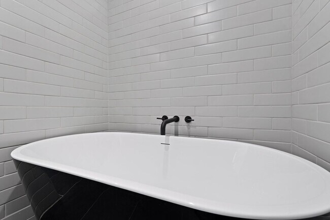 Building Photo - The 912 Building C