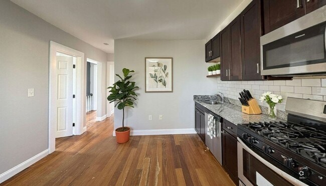 Building Photo - 324 Princeton St