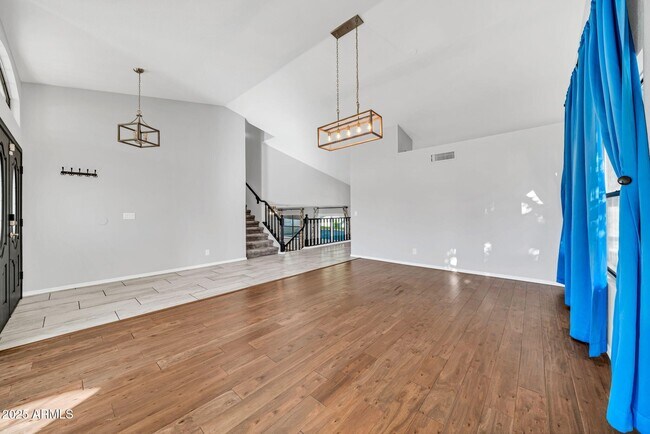 Building Photo - 5044 E Paradise Ln