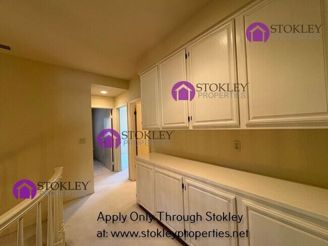 Building Photo - 270 Live Oak Dr