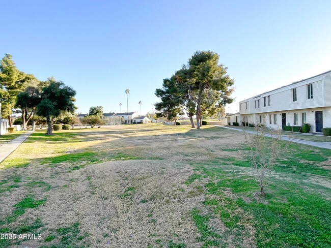 Building Photo - 6517 S La Corta Dr