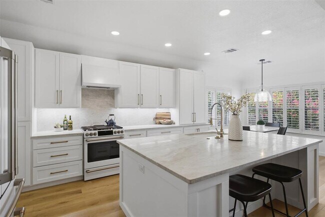 Building Photo - 1833 Paradise Ridge Dr
