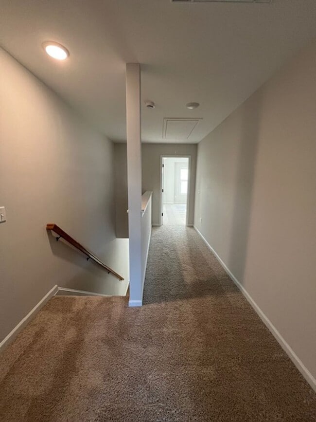 Building Photo - Perfect Paramount Point Property!