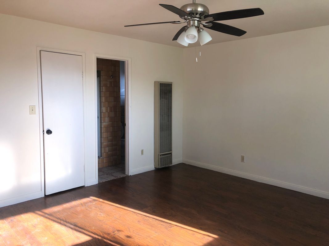 Building Photo - 526 S San Antonio Ave