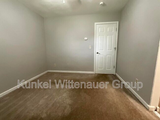 Building Photo - 304 S Hilgard St