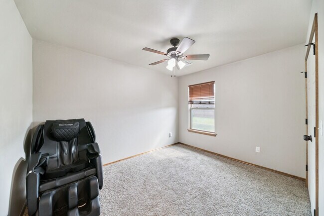 Building Photo - 1138 Jones Ave