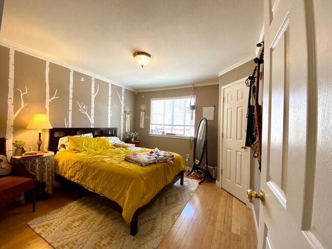 secondary bedroom - 141 Rowena Pl