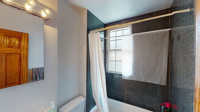 Building Photo - 15 Glenville Ave