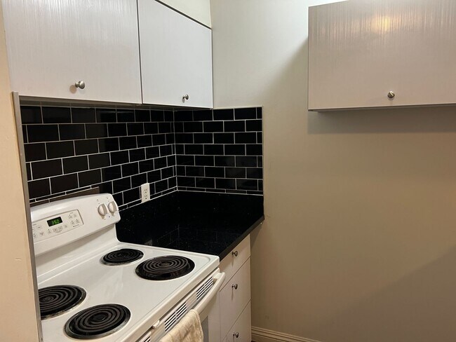 Building Photo - 68 E 200 S