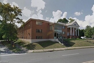 Building Photo - 1019 Maple Ave