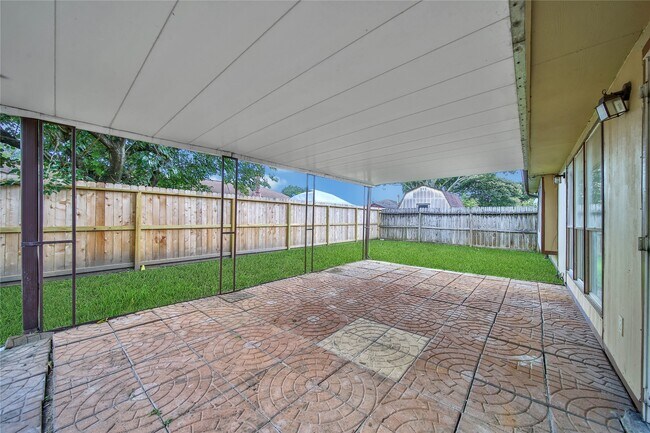 Building Photo - 10904 Birch Dr