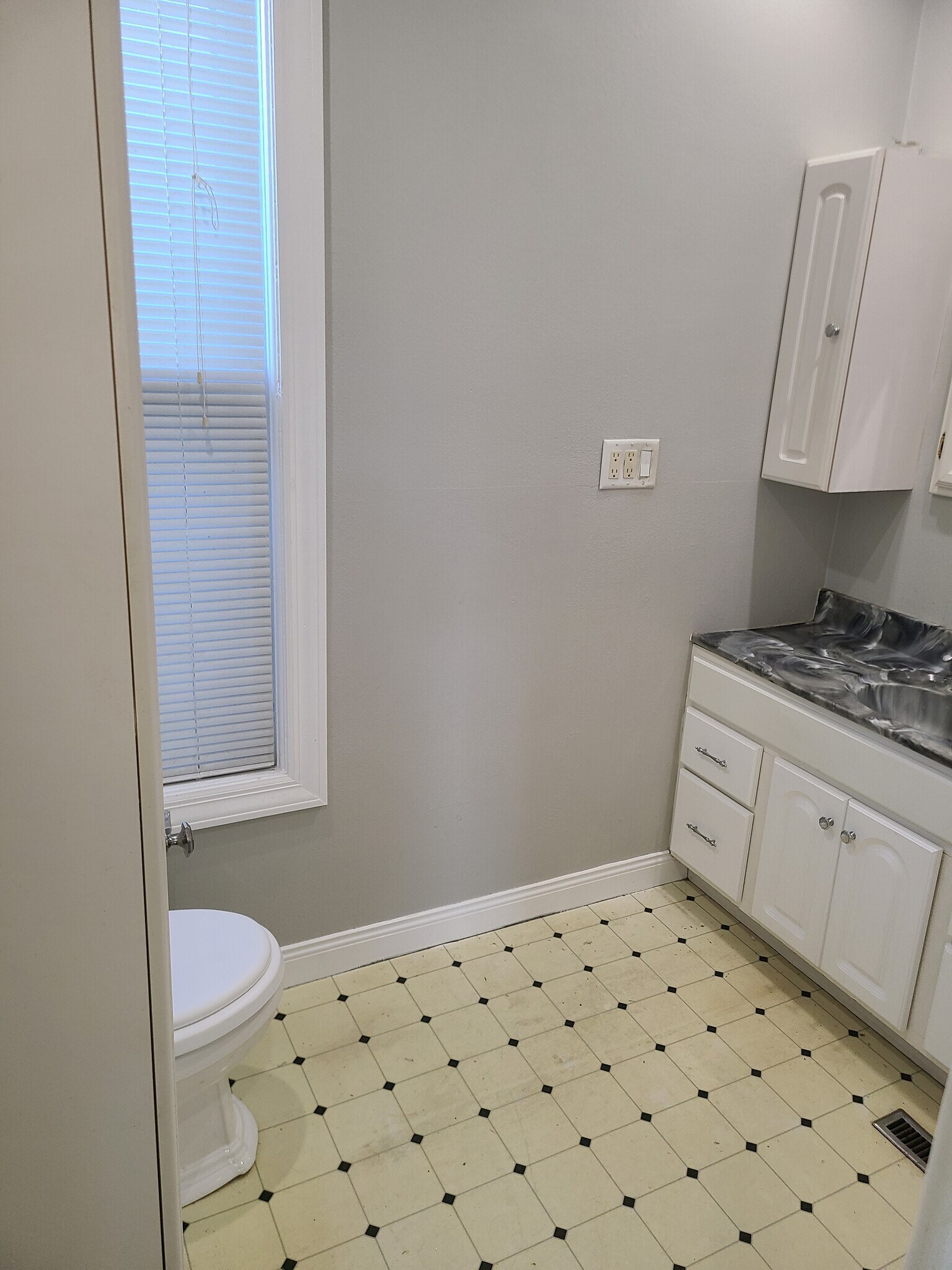 Building Photo - 3981 S Pine Ave