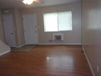 Building Photo - 476 Laurel Woods Dr