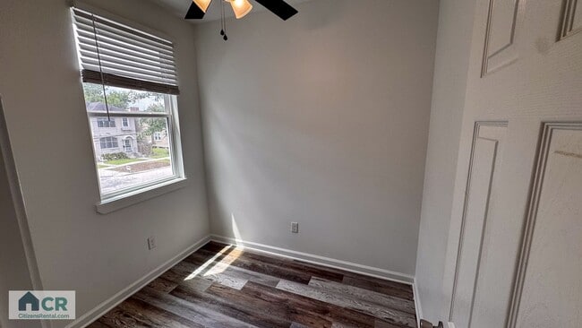 Building Photo - 5bd/2ba Near Campus and Stadium! Text 727-...