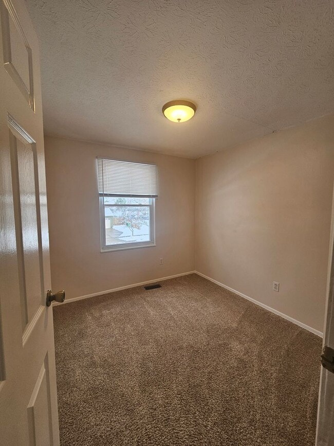 Building Photo - 5458 Celeste View Dr