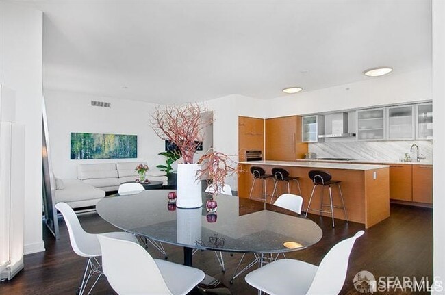 Building Photo - 301 Mission St