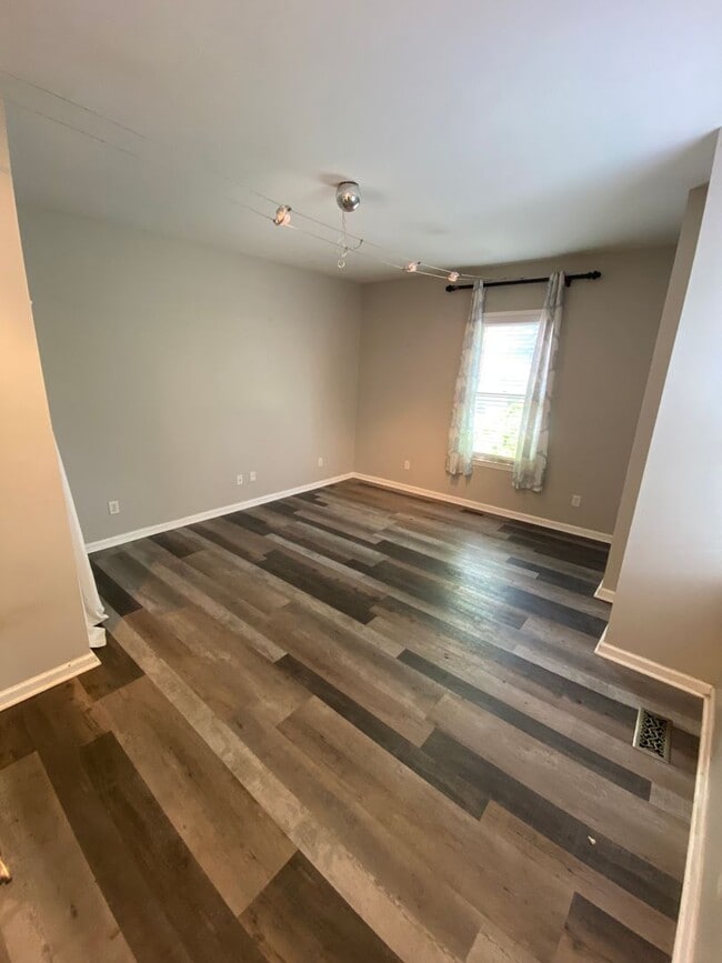 Building Photo - 3 bed 2 bath House in Germantown