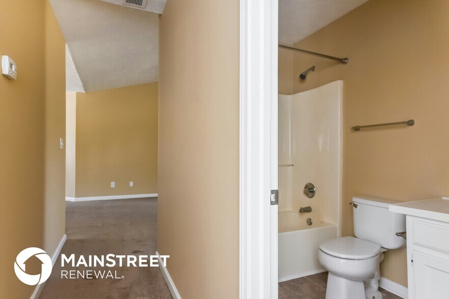 Building Photo - 1545 Royale Castle Dr