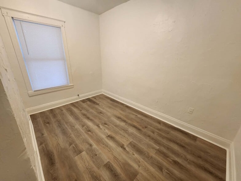 Building Photo - 1312 S 64th St