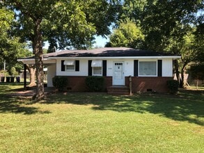 Building Photo - r2302