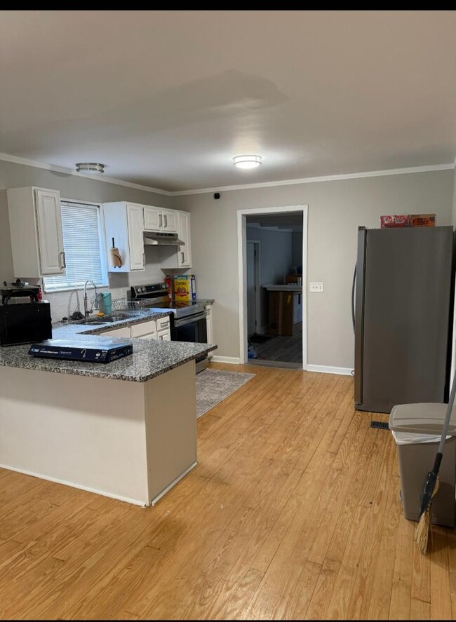 Building Photo - 138 Sunnydale Dr