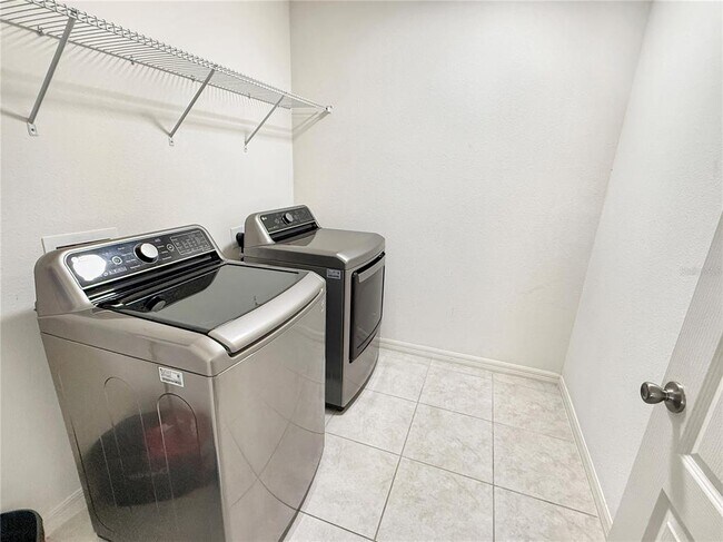 Building Photo - 4668 Glencrest Loop