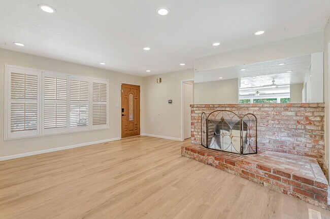 Building Photo - 2501 Linda Vista Avenue