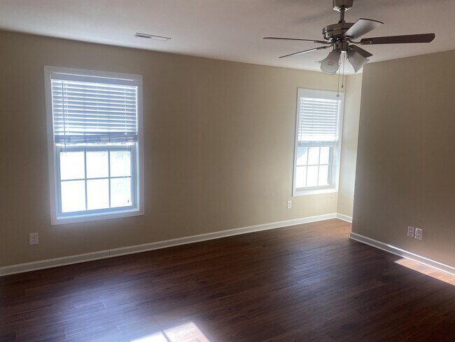 Building Photo - 1120 Maples Glen Ln