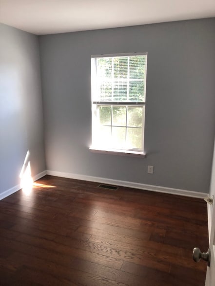 Building Photo - 139 Birdwood Ct