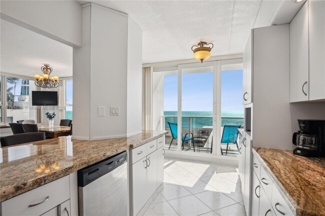 Building Photo - 3505 S Ocean Dr