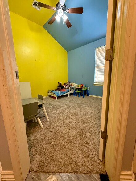 Building Photo - 15805 Prairie Run Dr