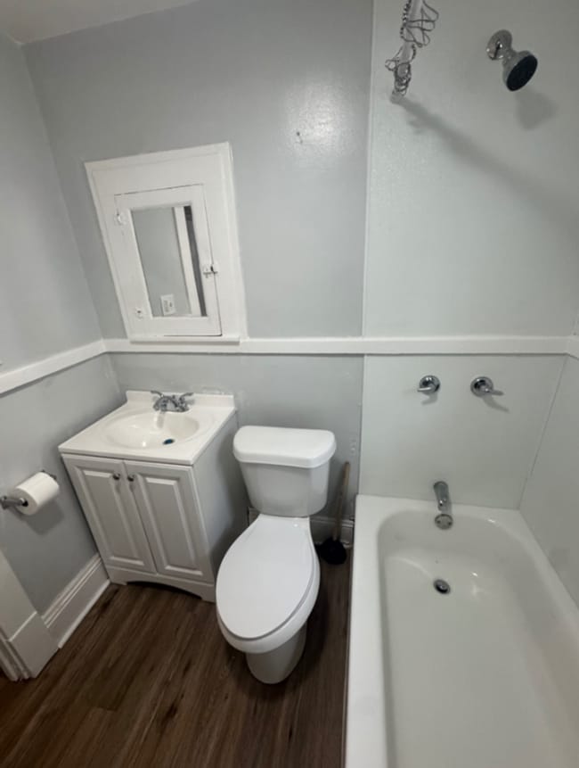 Building Photo - 15815 Parkgrove Ave