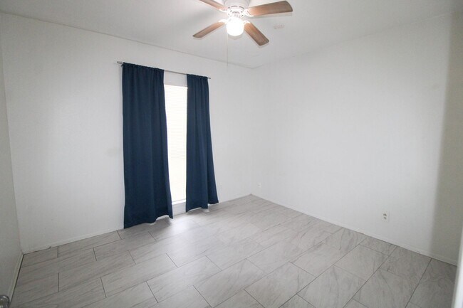 Building Photo - 10535 Breeds Hill Dr