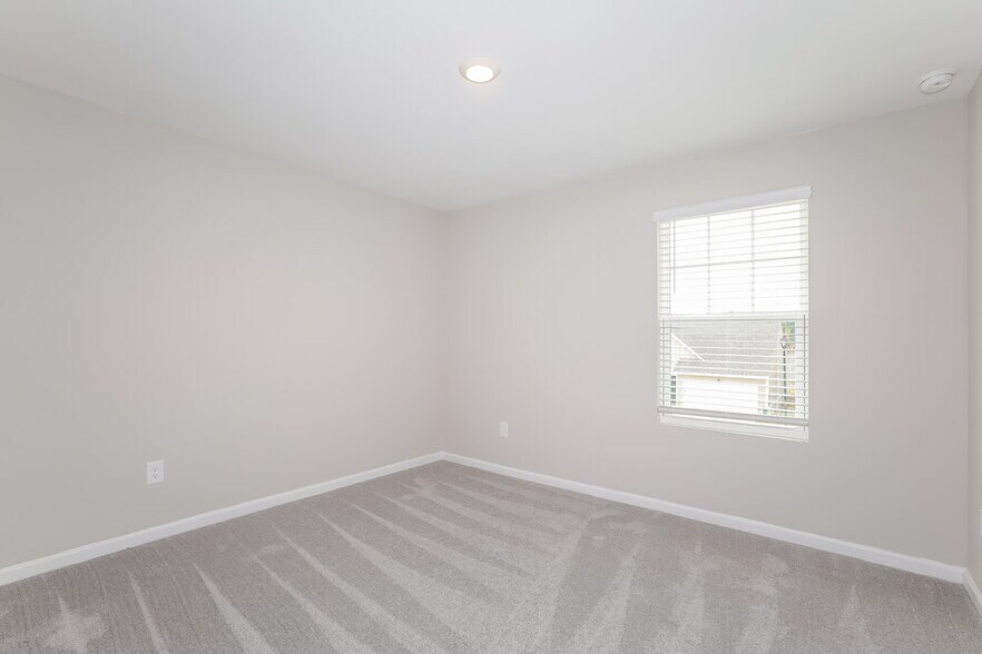 Building Photo - 577 Knightsbridge Ln